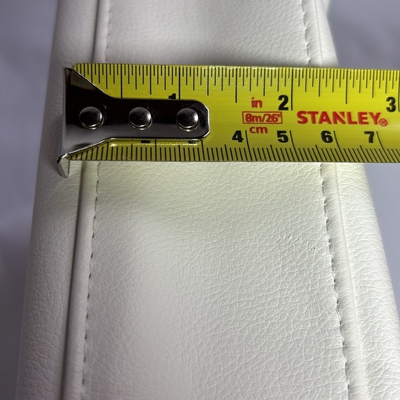 Rodan + Fields White PU Women's Cosmetics Travel Toiletry Bag - Picture 13 of 13